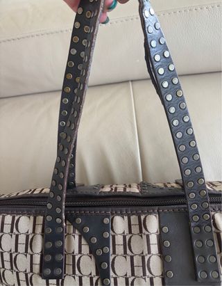 Bolso Carolina Herrera con tachas.