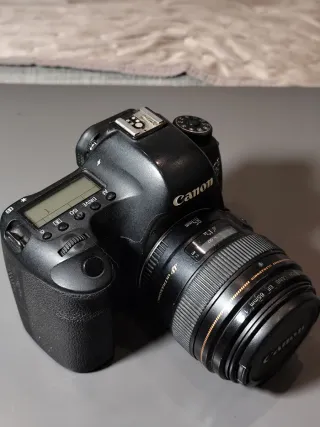 Canon EOS 6D Full Frame + EF 85mm f/1.8