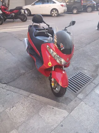 Suzuki Scooter rojo 22368 km