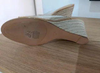 Sandalias cuña transparentes Mango Talla 39