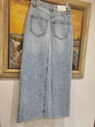 Falda vaquera larga con abertura