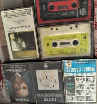 Casetes Música Clásica y Romántica y cantautores