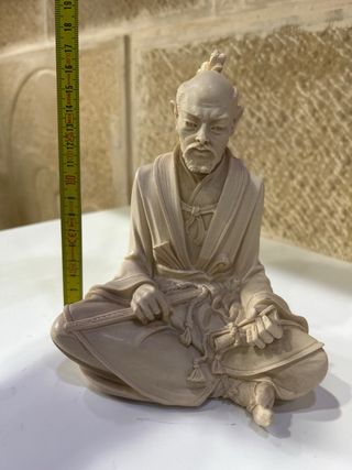 Figura Samurai Sabio Sentado