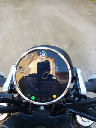 Yamaha XSR 125 Negra y Dorada