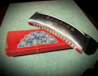 Armónica Antigua con Caja Original