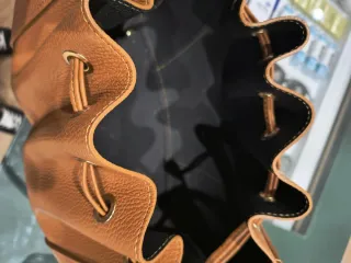 Bolso de piel marrón