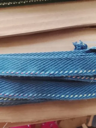 Cinta decorativa verde con borde blanco