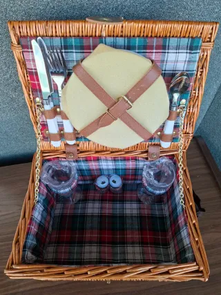 Cesta de Picnic de Mimbre con Accesorios