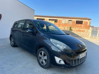 Renault Grand Scenic 1.5 DCI 105 cv