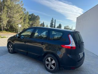 Renault Grand Scenic 1.5 DCI 105 cv