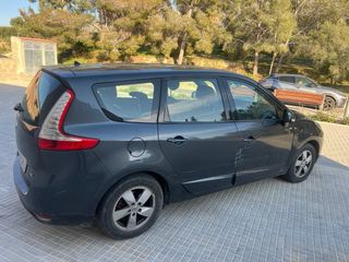 Renault Grand Scenic 1.5 DCI 105 cv