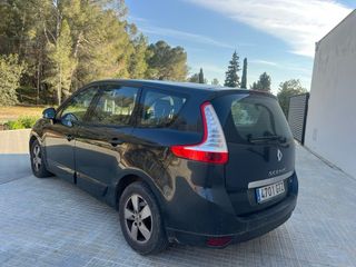 Renault Grand Scenic 1.5 DCI 105 cv