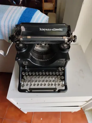 Máquina de escribir Hispano-Olivetti