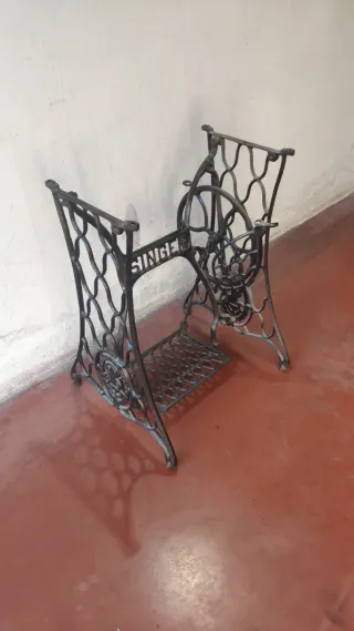 SINGER. PATAS DE MAQUINA DE COSER ANTIGUA.