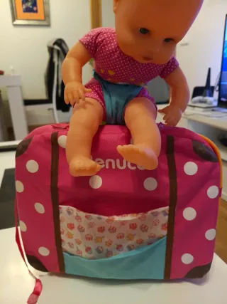 Muñeca Nenuco con maletín