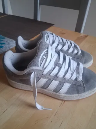 Adidas Campus grises y blancas