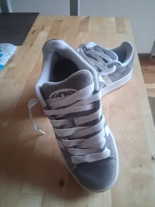 Adidas Campus grises y blancas