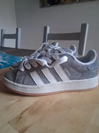 Adidas Campus grises y blancas