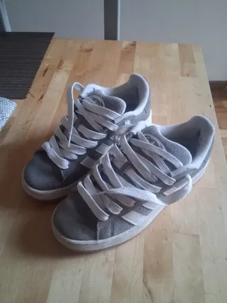 Adidas Campus grises y blancas