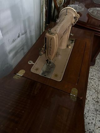 Máquina de coser Singer antigua