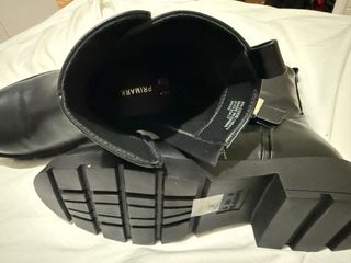 Botas pretas com fivela