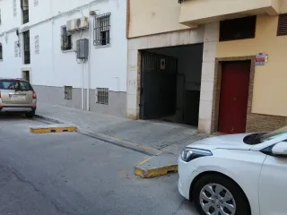 Alquilo plaza de garaje para moto.