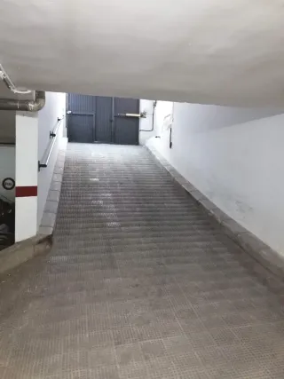 Alquilo plaza de garaje para moto.