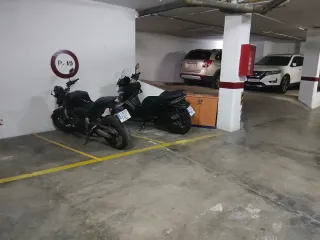 Alquilo plaza de garaje para moto.