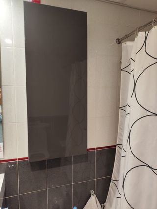 cuarto de baño completo con sanitarios y muebles