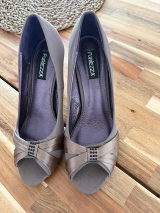 Zapatos de tacón Furiezza beige y morado