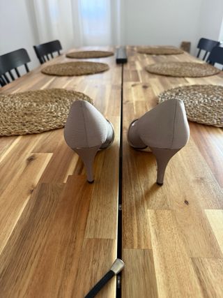 Zapatos de tacón Furiezza beige y morado