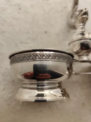 Vinagrera antigua de plata y cristal