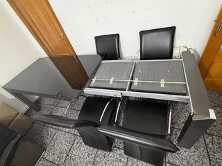 Mesa de comedor de cristal negra