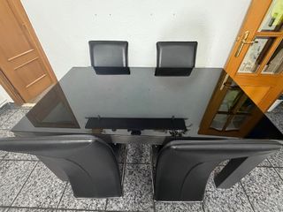 Mesa de comedor de cristal negra
