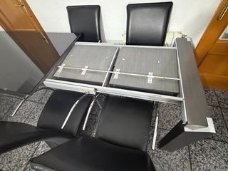 Mesa de comedor de cristal negra