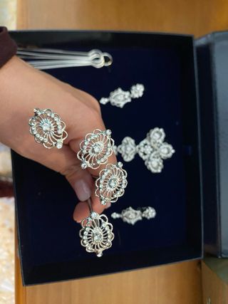 Pack completo fallera niña y chaleco a conjunto.