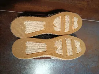 Alpargatas nuevas marrones con puntilla blanca N35