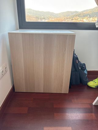 Mueble de madera marrón