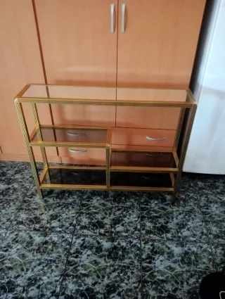 Mueble de entrada dorado y cristal