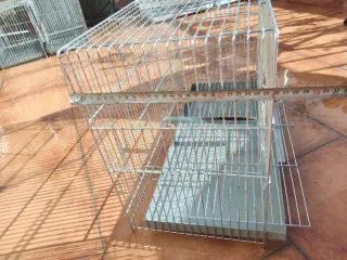 Jaula para pájaros plateada