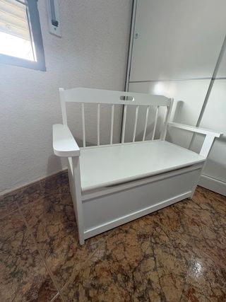 Banquito de madera blanco