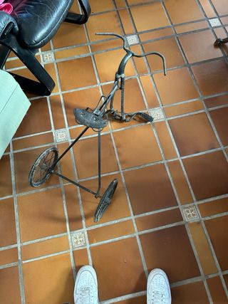 Triciclo antiguo para restaurar