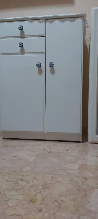 Conjunto de baño blanco y azul