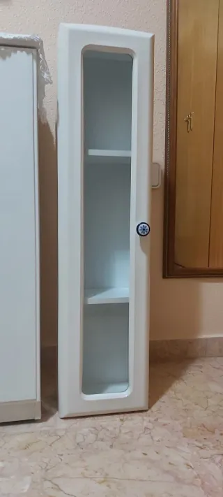 Conjunto de baño blanco y azul