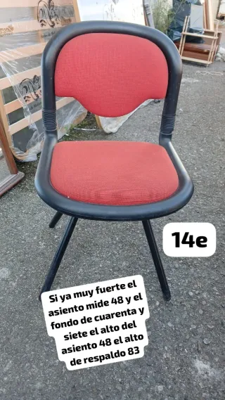 Silla de oficina roja y negra