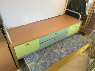 Cama nido con cajones de madera y cama baja