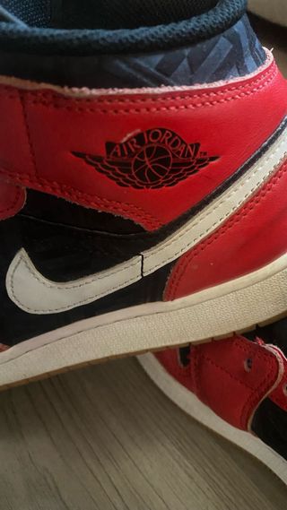 Zapatilla Jordan Air 1 Mid Roja y Negra