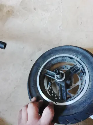 Rueda patín eléctrico con disco freno