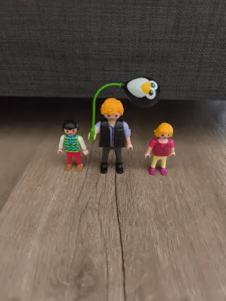 Playmobil Padre con Hijos y Pingüino