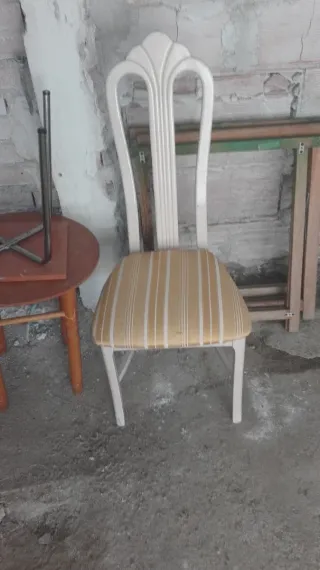 Silla madera antigua blanca
